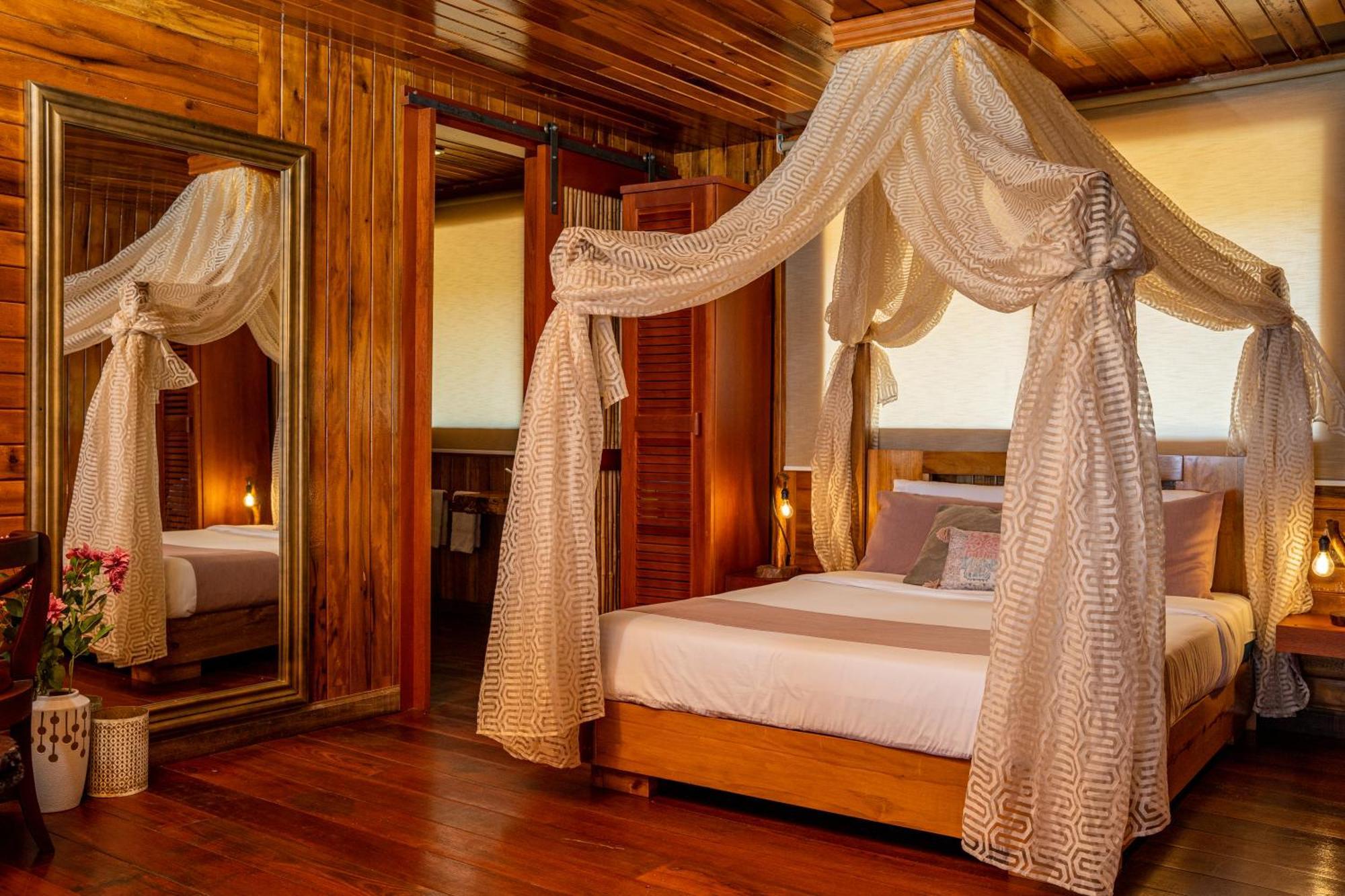 Heimatlos Amazon Lodge Puyo Ngoại thất bức ảnh